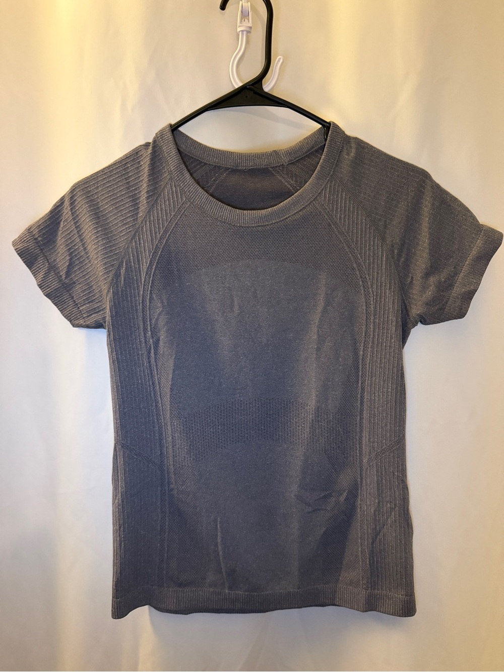 Women's Short Sleeve Muscle Tee in Charcoal Gray
